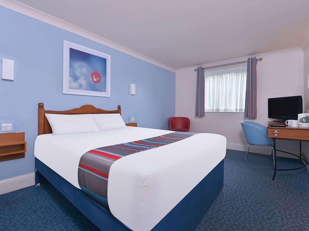 Travelodge Bedford Goldington Road Номер фото